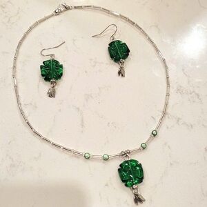 New without tag, Authentic Venetian Murano Glass Shamrock Lucky Clover Necklace